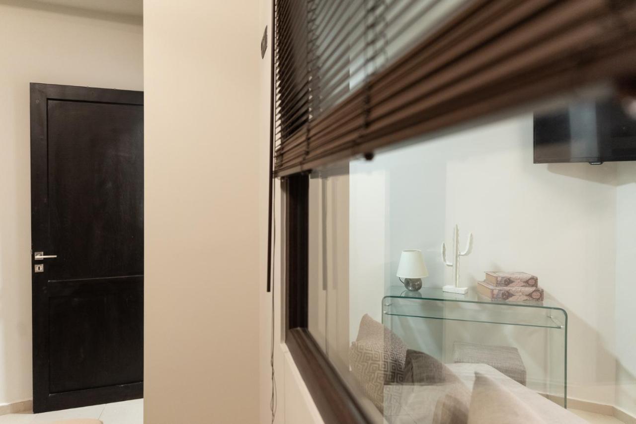 Pasiphae Lux Downtown Apartment